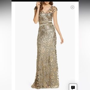 Tadashi Shoji Lawler Embroidered Paillette Gown. Size 6. New with tags
